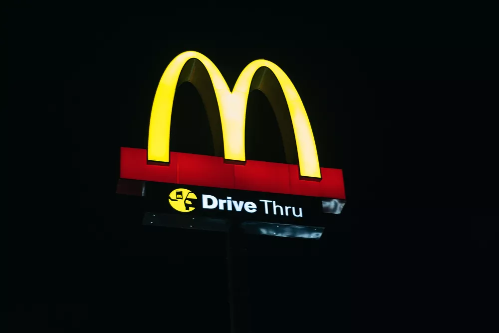 “Skip the Dishes” Cara Unik McDonald Mempromosikan Layanan McDeliver